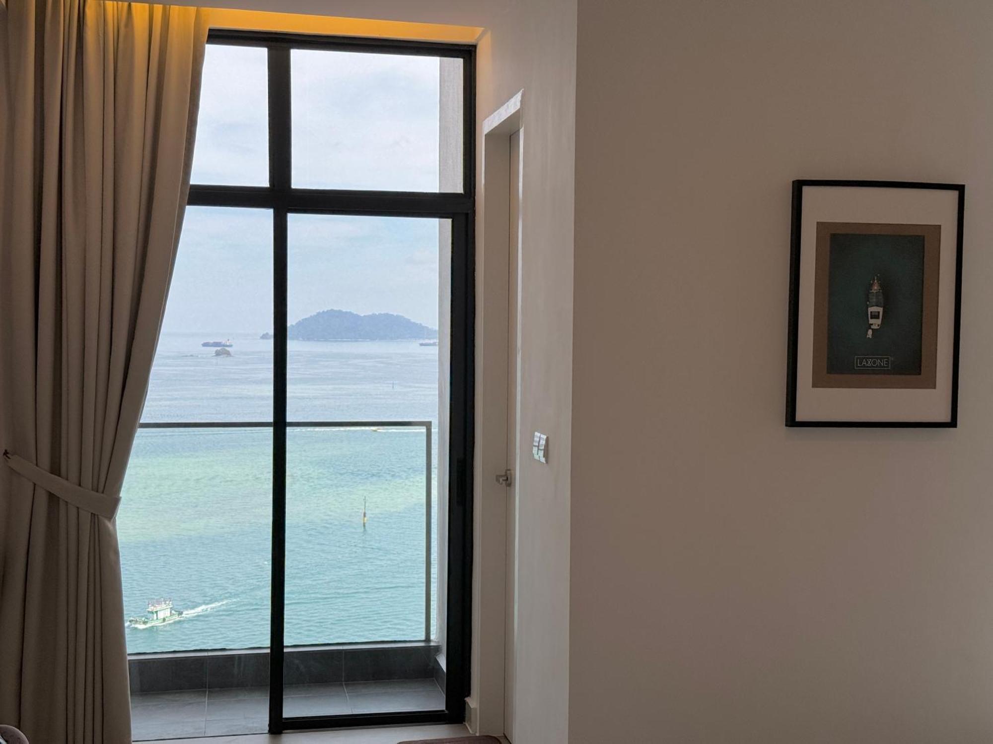 The Shore Cbd Kota Kinabalu By Laxzone Suite Zewnętrze zdjęcie