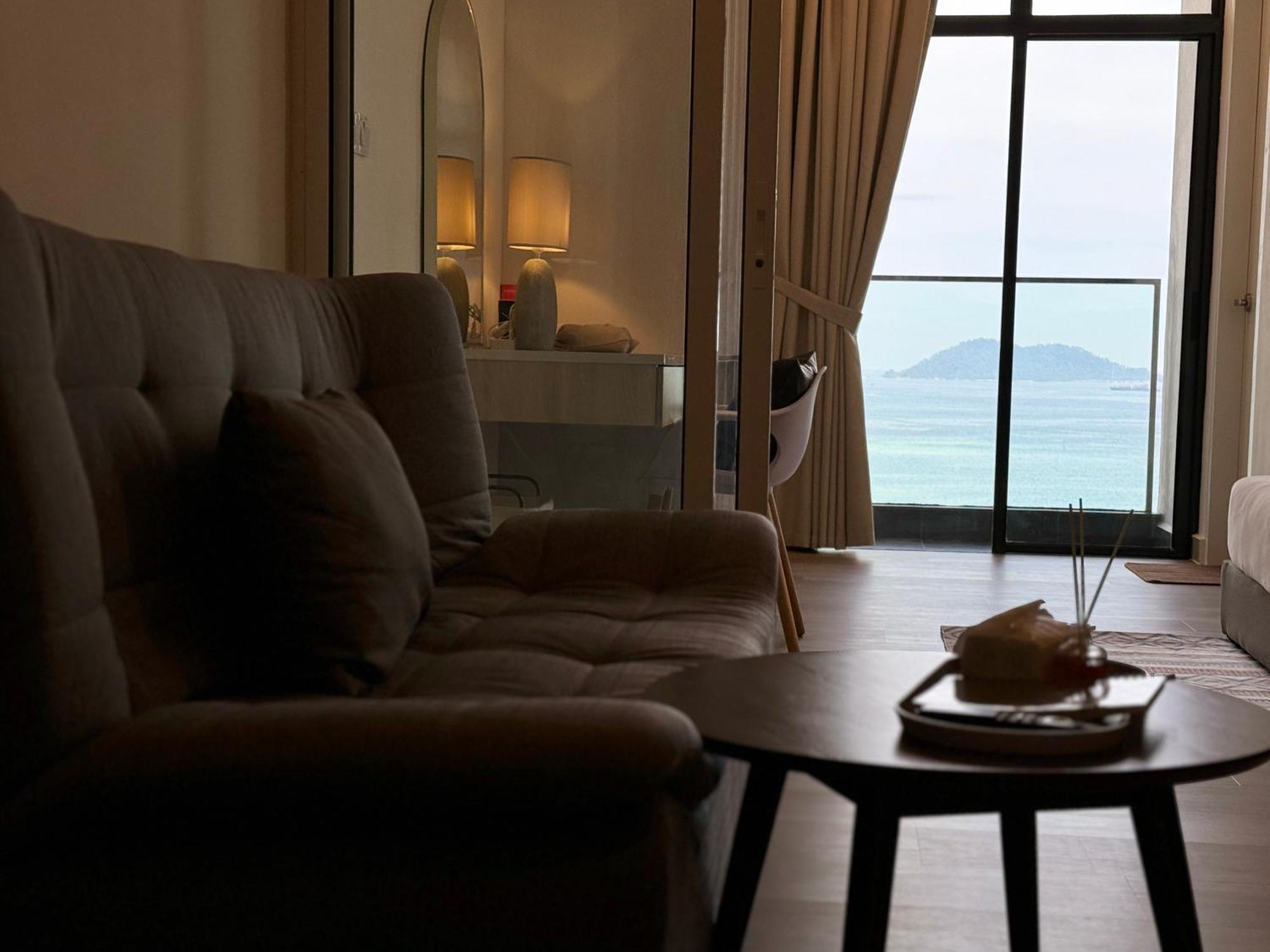 The Shore Cbd Kota Kinabalu By Laxzone Suite Zewnętrze zdjęcie