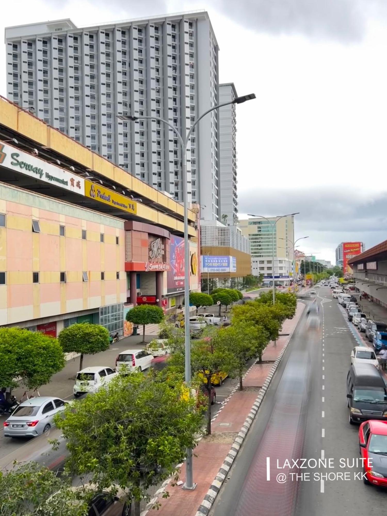 The Shore Cbd Kota Kinabalu By Laxzone Suite Zewnętrze zdjęcie