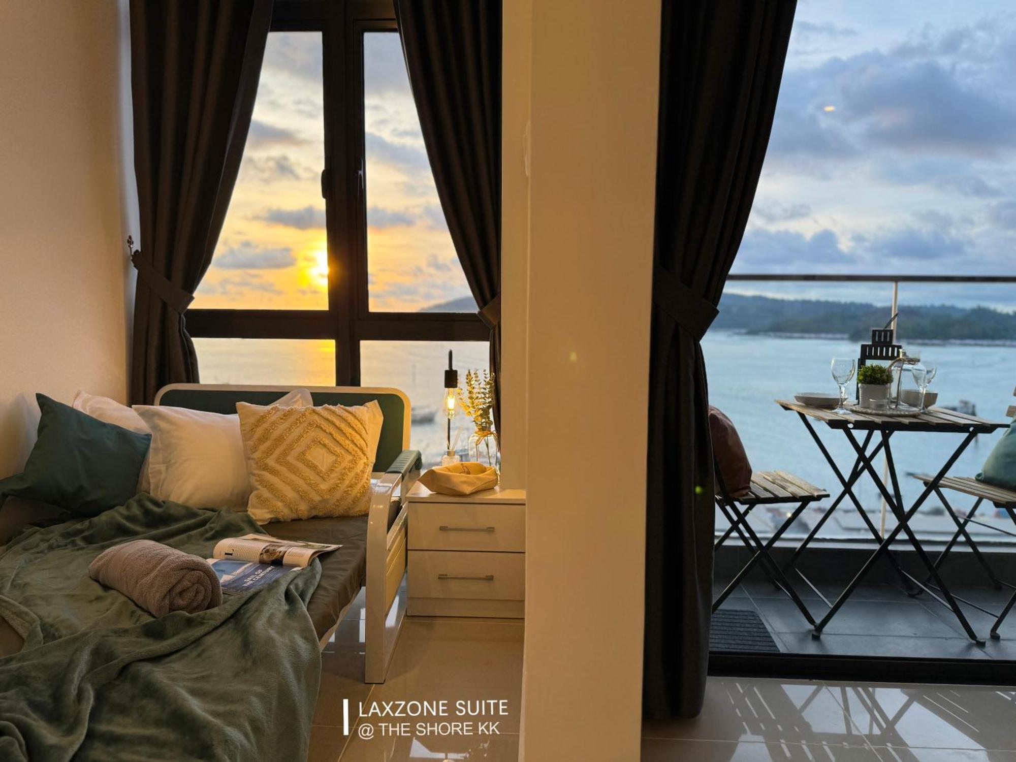 The Shore Cbd Kota Kinabalu By Laxzone Suite Zewnętrze zdjęcie