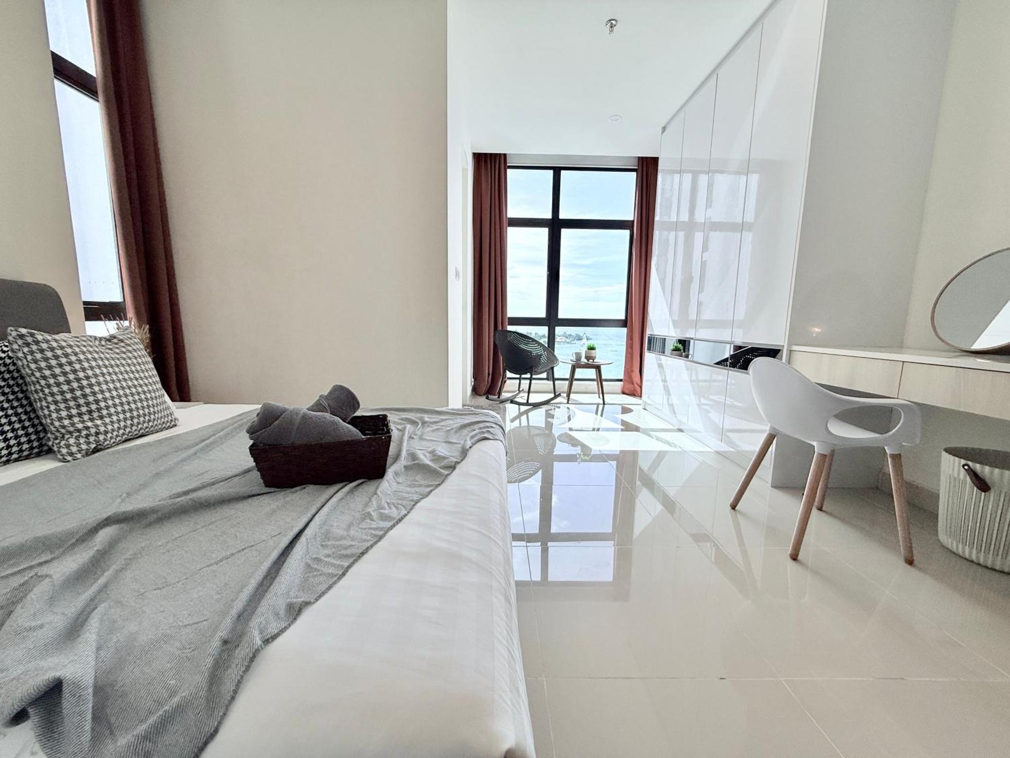 The Shore Cbd Kota Kinabalu By Laxzone Suite Zewnętrze zdjęcie