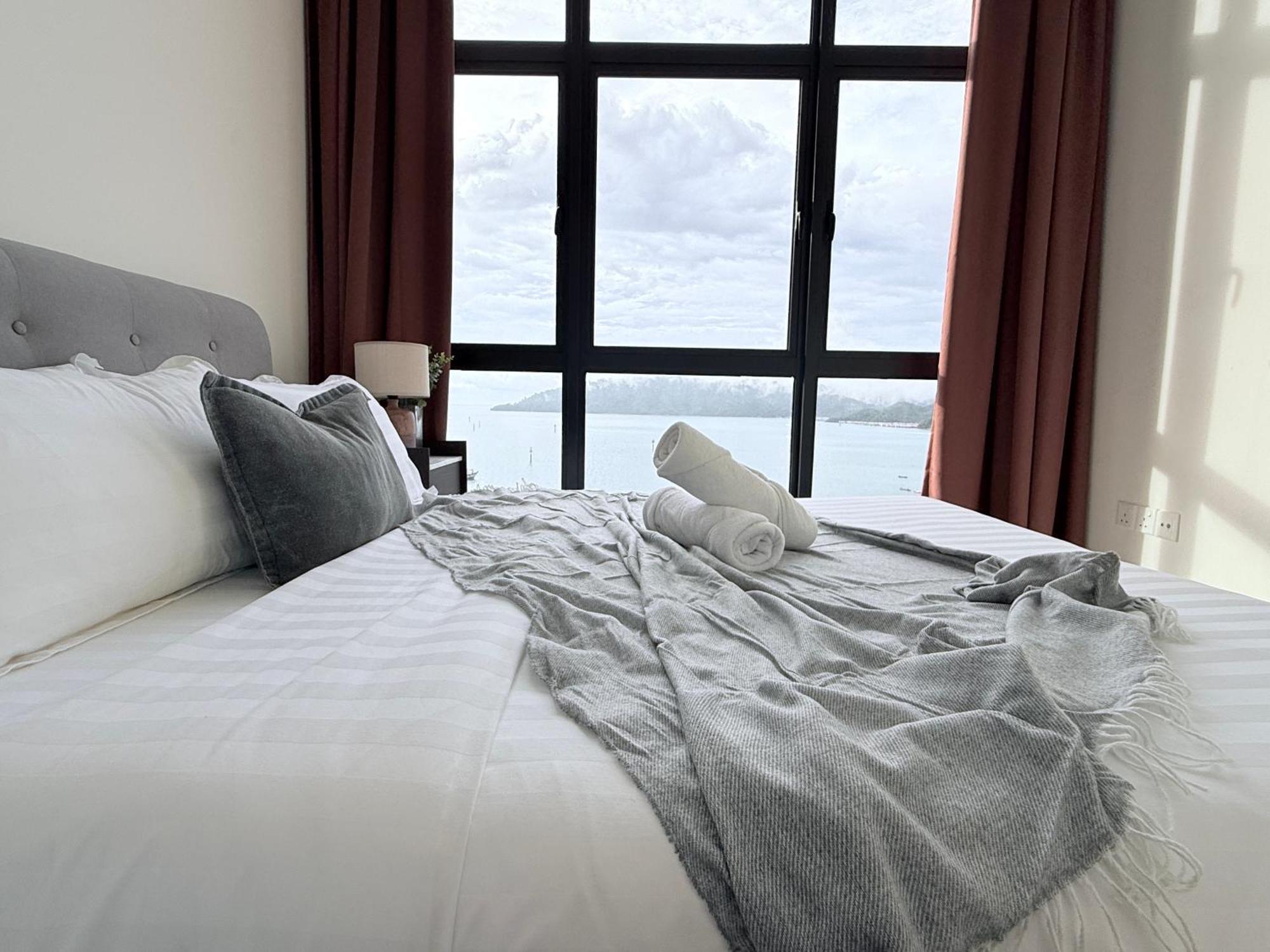 The Shore Cbd Kota Kinabalu By Laxzone Suite Zewnętrze zdjęcie