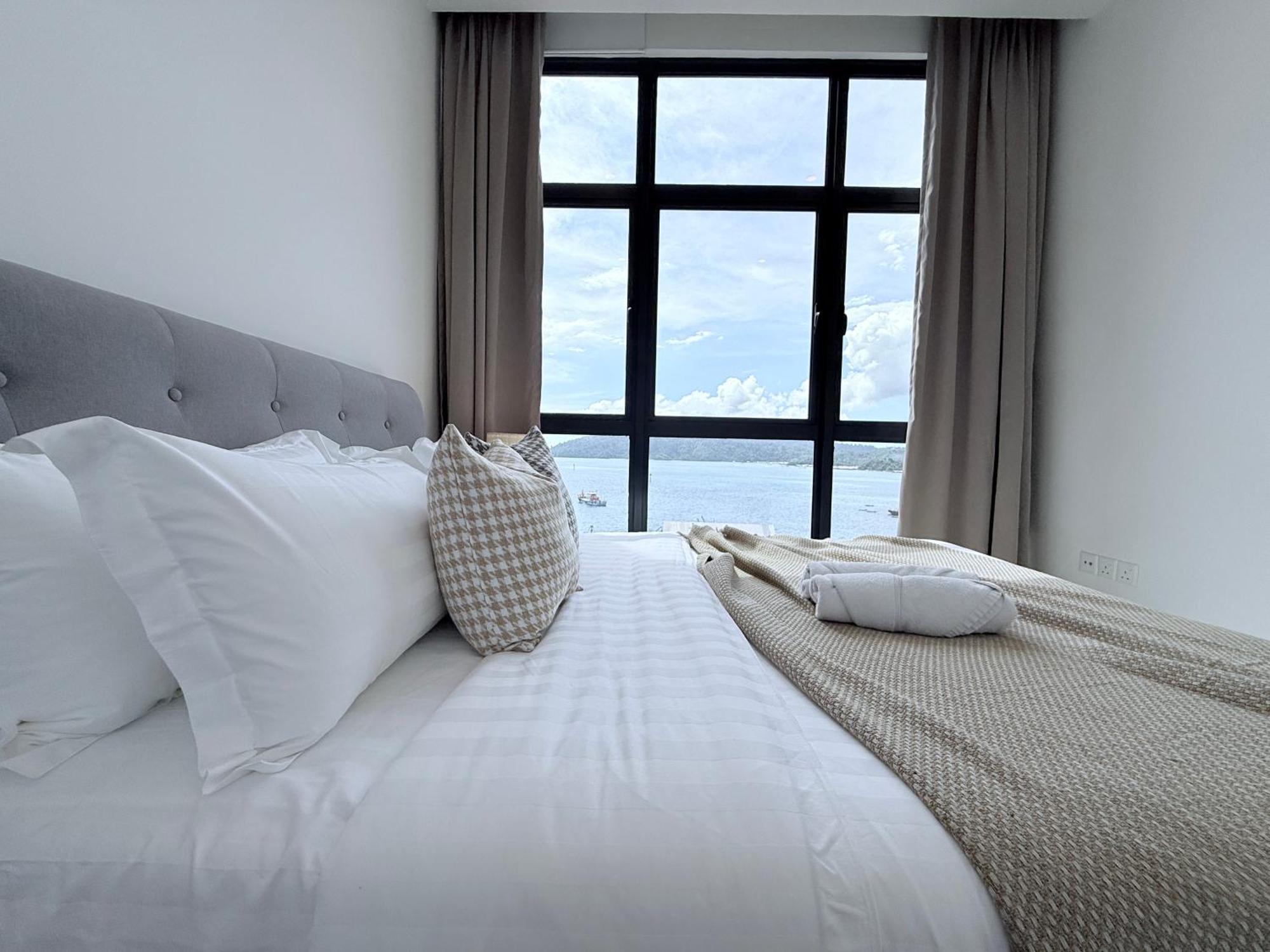 The Shore Cbd Kota Kinabalu By Laxzone Suite Zewnętrze zdjęcie